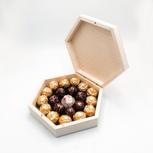 czekoladki Ferrero w drewnianym pudełku na prezent